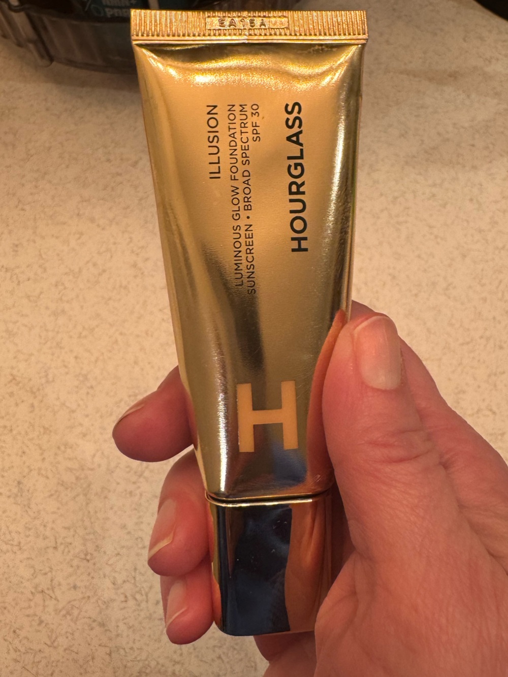 Hourglass Illusion Luminous Glow Foundation - No. 4. 80% Full